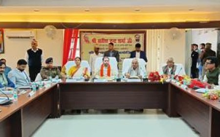 प्रभारी मंत्री ने की विकास कार्यों, कानून व्यवस्था और जनकल्याणकारी योजनाओं की समीक्षा