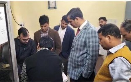 जिलाधिकारी ने किया सदर तहसील का निरीक्षण