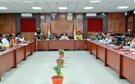 आगामी त्योहारों के मद्देनजर डीएम व एसपी ने पीस कमेटी के साथ की बैठक