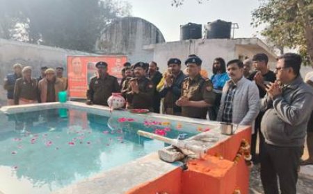 बंदियों को कराया गया दिव्य महाकुंभ के पवित्र जल से स्नान