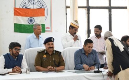 मण्डलायुक्त ने सुनी जन समस्याएं