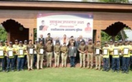 प्रयागराज महाकुंभ ड्यूटी से लौटने के बाद एसडीआरएफ के जवानों का सीएम धामी ने किया अभिनंदन