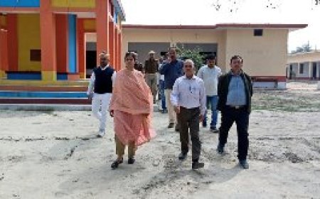 बोर्ड परीक्षा 2025 को लेकर जिलाधिकारी ने परीक्षा केंद्र का किया औचक निरीक्षण