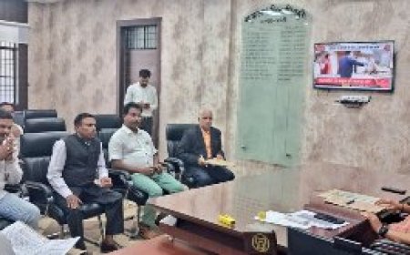 जिला निर्वाचन अधिकारी ने मान्यता प्राप्त राजनैतिक दलों के प्रतिनिधियों के साथ की बैठक