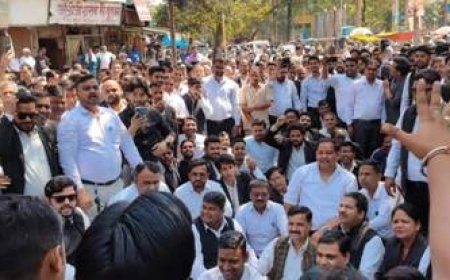 मथुरा में वकीलों का हंगामा: चौकी प्रभारी के केस दर्ज करने पर अधिवक्ताओं ने लगाया जाम