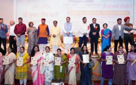 नर्सिंग अधिकारियों को सीएम धामी ने प्रदान किये नियुक्ति पत्र