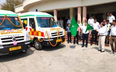जिलाधिकारी ने 18 नवीन एम्बुलेंस को झंडी दिखाकर जनता को किया समर्पित