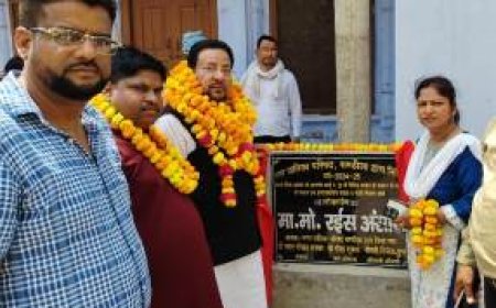 पालिका अध्यक्ष व अधिशासी अधिकारी ने सीसी रोड का किया लोकार्पण