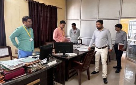 मुख्य विकास अधिकारी ने विकास भवन स्थित कार्यालयों का किया औचक निरीक्षण