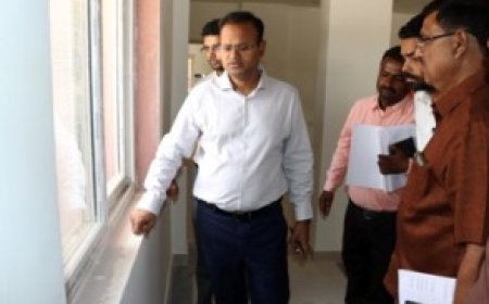जिलाधिकारी ने निर्माणाधीन संगीत महाविद्यालय का किया स्थलीय निरीक्षण