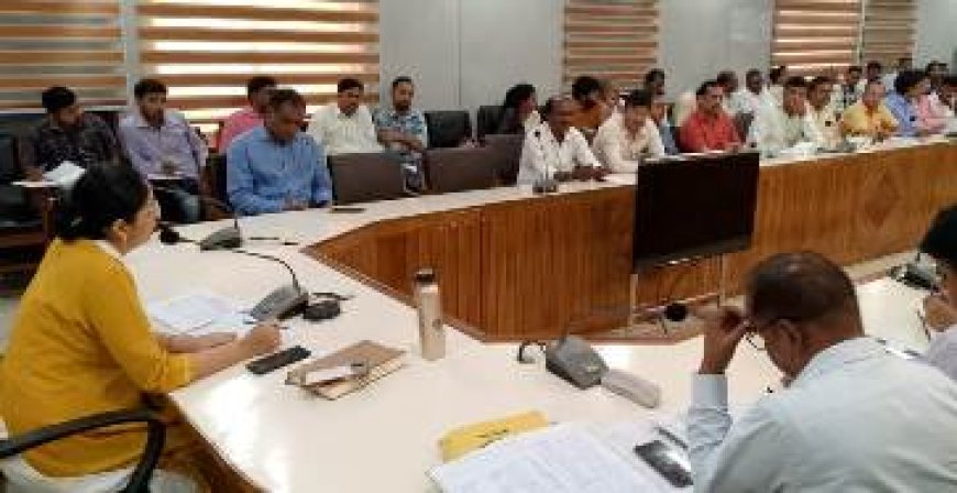 मुख्य विकास अधिकारी ने की आँगनबाड़ी केन्द्रों के निर्माण की समीक्षा