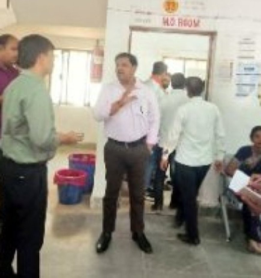 सामुदायिक स्वास्थ्य केंद्र का जिलाधिकारी ने किया आकस्मिक निरीक्षण