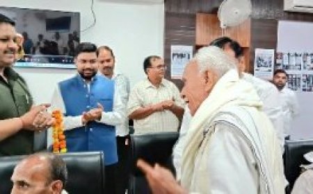 आपातकाल दिवस के अवसर पर लोकतंत्र सेनानियों व उनके आश्रितों को किया गया सम्मानित