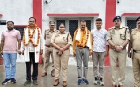 अधिवर्षता आयु पूर्ण करने पर अमेठी पुलिस के दो निरीक्षकों को दी गई विदाई
