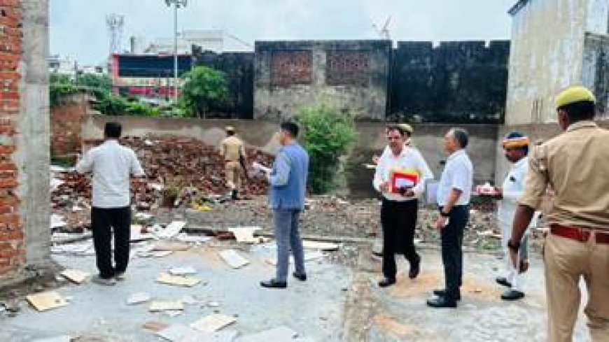 जिलाधिकारी ने बैनामे का किया निरीक्षण