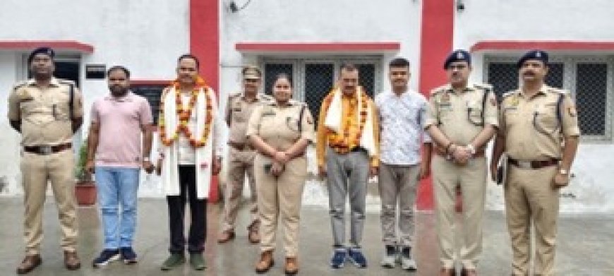 अधिवर्षता आयु पूर्ण करने पर अमेठी पुलिस के दो निरीक्षकों को दी गई विदाई