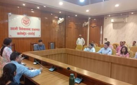 स्कूलों में उपलब्ध करायी जाये आयुष की निवारक किट - जिलाधिकारी