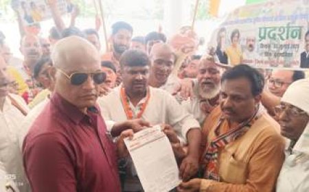 प्राइमरी व जूनियर स्कूलों को मर्ज करने के विरोध में कांग्रेसजनों का राजभवन व जिलाधिकारी को ज्ञापन