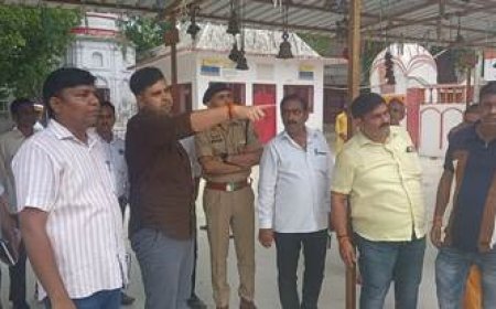 जिलाधिकारी व पुलिस अधीक्षक ने किया शीतला माता मंदिर व रामलीला मैदान का निरीक्षण