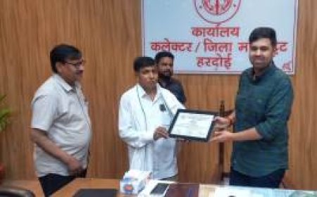 आम महोत्सव में सम्मानित किसान ने की जिलाधिकारी से मुलाक़ात