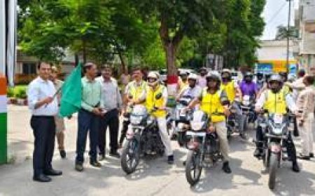 घायल कावड़ियों को त्वरित चिकित्सा उपलब्ध कराने हेतु बाइक एम्बुलेंस को दिखाई हरी झण्डी