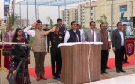 फ्लैग फाउण्डेशन आफ इन्डिया के सहयोग से यूपीएसआईएफएस में भारतीय ध्वज स्थापित