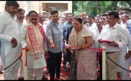 जिला पंचायत अध्यक्ष ने किया नव निर्मित प्रतीक्षालय का लोकार्पण