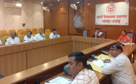 जिलाधिकारी की अध्यक्षता में हुई नगर निकायों की बैठक