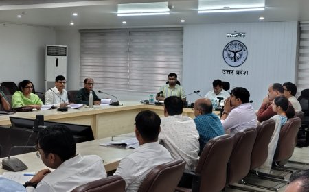 जिले के पारंपरिक ताला उद्योग, निर्यात, कृषि आधारित गतिविधियाँ, शहरीकरण, एमएसएमई व नवाचार आधारित उद्यमशीलता को नए अवसरों से जोड़ा जाए - जिलाधिकारी