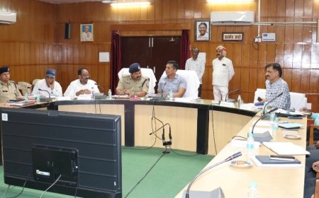 मण्डलायुक्त ने किया मण्डलीय सड़क सुरक्षा समिति की समीक्षा