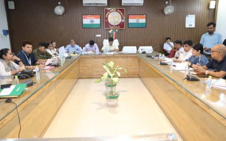 जिलाधिकारी की अध्यक्षता में आयोजित हुई जिला स्वास्थ्य समिति की बैठक