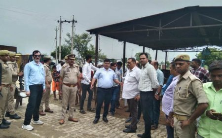 जिलाधिकारी ने अतरौली क्षेत्र में विभिन्न जनकल्याणकारी योजनाओं का किया स्थलीय निरीक्षण