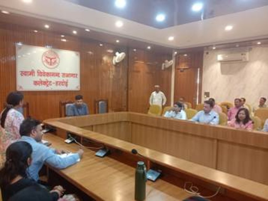 स्कूलों में उपलब्ध करायी जाये आयुष की निवारक किट - जिलाधिकारी