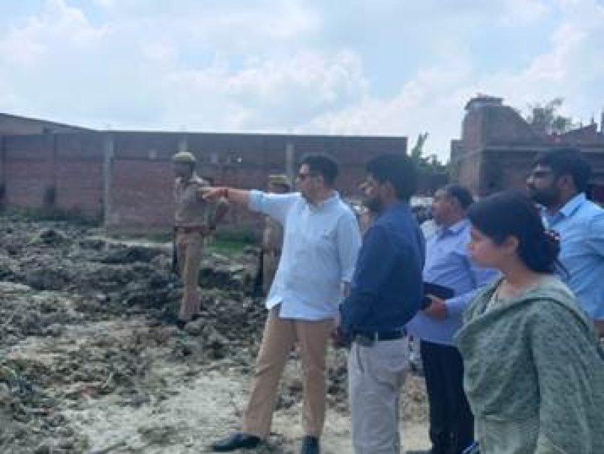 जिलाधिकारी ने महोलिया ड्रेन का किया  निरीक्षण