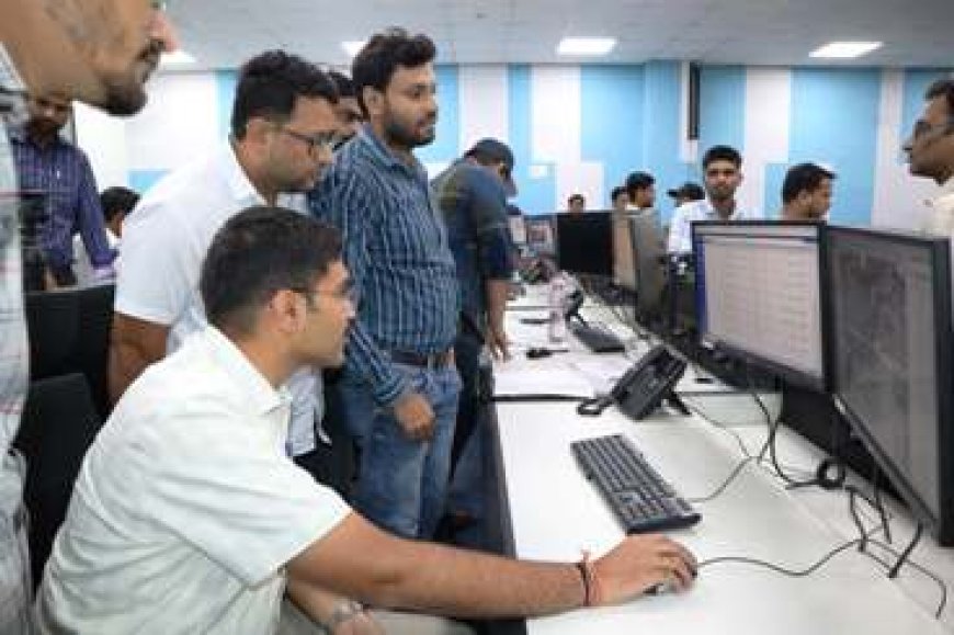 जिला मजिस्ट्रेट ने कांवड़ यात्रा को लेकर आईसीसीसी में बनाए गये कन्ट्रोल रूम का किया औचक निरीक्षण