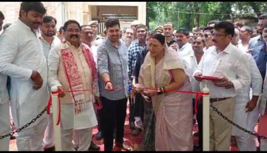जिला पंचायत अध्यक्ष ने किया नव निर्मित प्रतीक्षालय का लोकार्पण