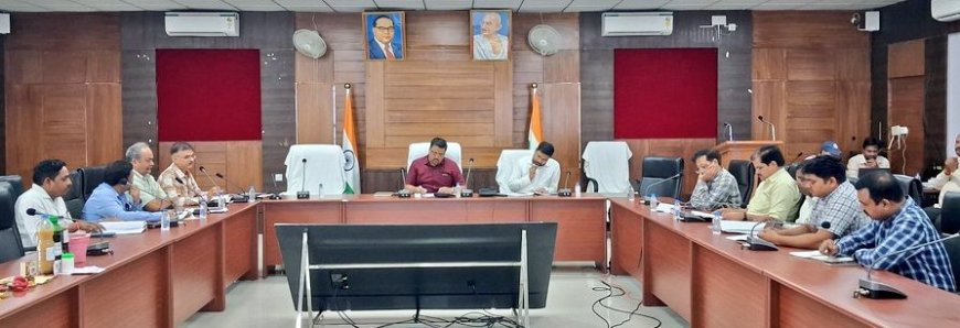 ग्राम पंचायत में डिजिटल लाइब्रेरी स्थापना को लेकर जिलाधिकारी ने की बैठक