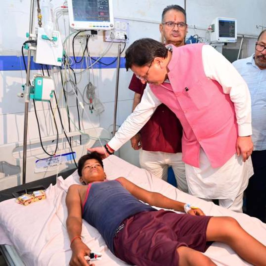 सीएम धामी ने मनसा देवी मंदिर मार्ग पर हुए हादसे में घायल श्रद्धालुओं का जाना हालचाल