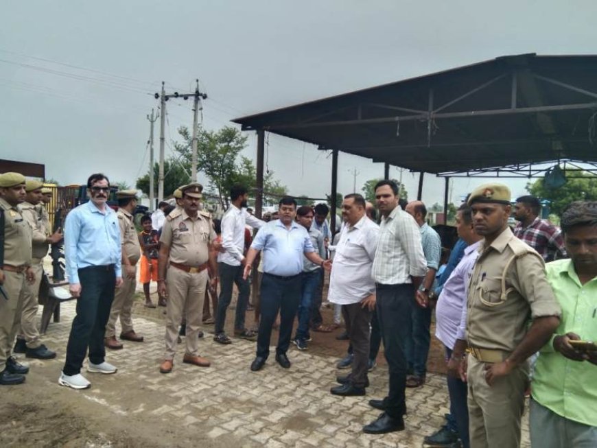 जिलाधिकारी ने अतरौली क्षेत्र में विभिन्न जनकल्याणकारी योजनाओं का किया स्थलीय निरीक्षण