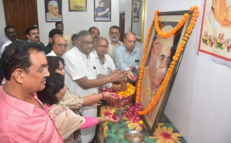 पूर्व मुख्यमंत्री बाबू बनारसी दास की पुण्यतिथि पर अर्पित की गई भावपूर्ण श्रद्धांजलि