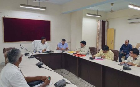 जिलाधिकारी के अध्यक्षता में शिक्षक उन्मुखीकरण के संबंध में कार्यशाला का आयोजन सम्पन्न