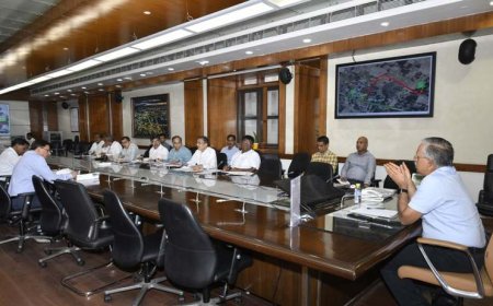 मुख्य सचिव की अध्यक्षता में लोक निर्माण विभाग के अन्तर्गत विभिन्न निर्माण परियोजनाओं हेतु गठित उच्च स्तरीय समिति की बैठक सम्पन्न