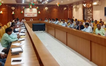 जिलाधिकारी ने की ग्राम्य विकास एवं पंचायती राज विभाग की विभिन्न योजनाओं की समीक्षा