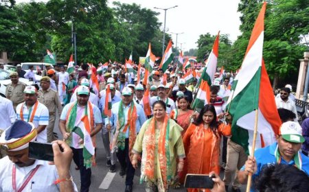 तिरंगा यात्रा में उमड़ा जनसैलाब