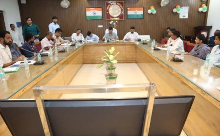 डीएम ने की सीएम युवा उद्यमी योजना की समीक्षा