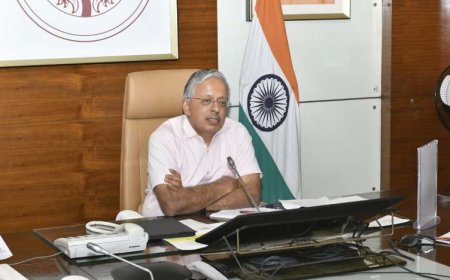 मुख्य सचिव ने जनसुनवाई पोर्टल, बाढ़ राहत और हर घर तिरंगा अभियान की समीक्षा कर सभी मण्डलायुक्तों एवं जिलाधिकारियों को दिये आवश्यक दिशा-निर्देश