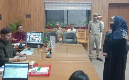 चकरोड पर कब्जे की शिकायतों को गंभीरता से लिया जाये - जिलाधिकारी