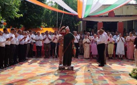 मुख्य विकास अधिकारी ने विकास भवन में किया ध्वजारोहण