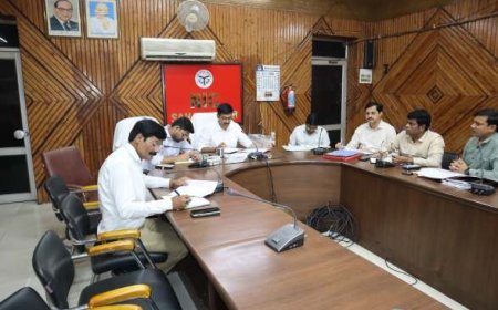 जिलाधिकारी ने की माँ शाकुम्भरी देवी शक्तिपीठ में कराये जा रहे निर्माण कार्यों की समीक्षा