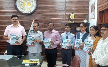 जिलाधिकारी ने पीएम श्री स्कूल जवाहर नवोदय विद्यालय की वार्षिक पत्रिका नवोदय प्रभात का किया विमोचन